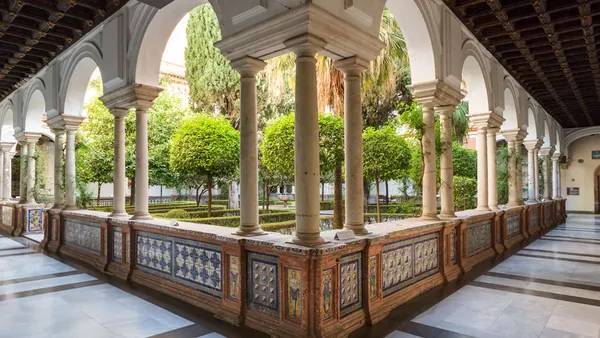 Patio del Museo Bellas Artes de Sevilla, un lugar con encanto dentro del edificio.