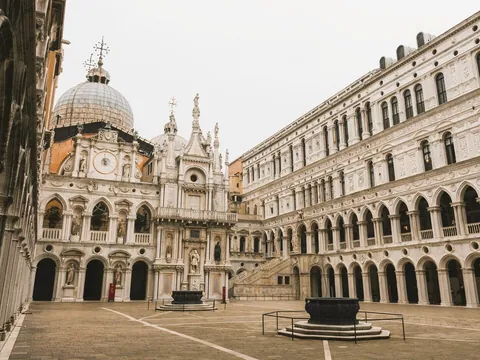 Patio interior del Palacio Ducal en Venecia