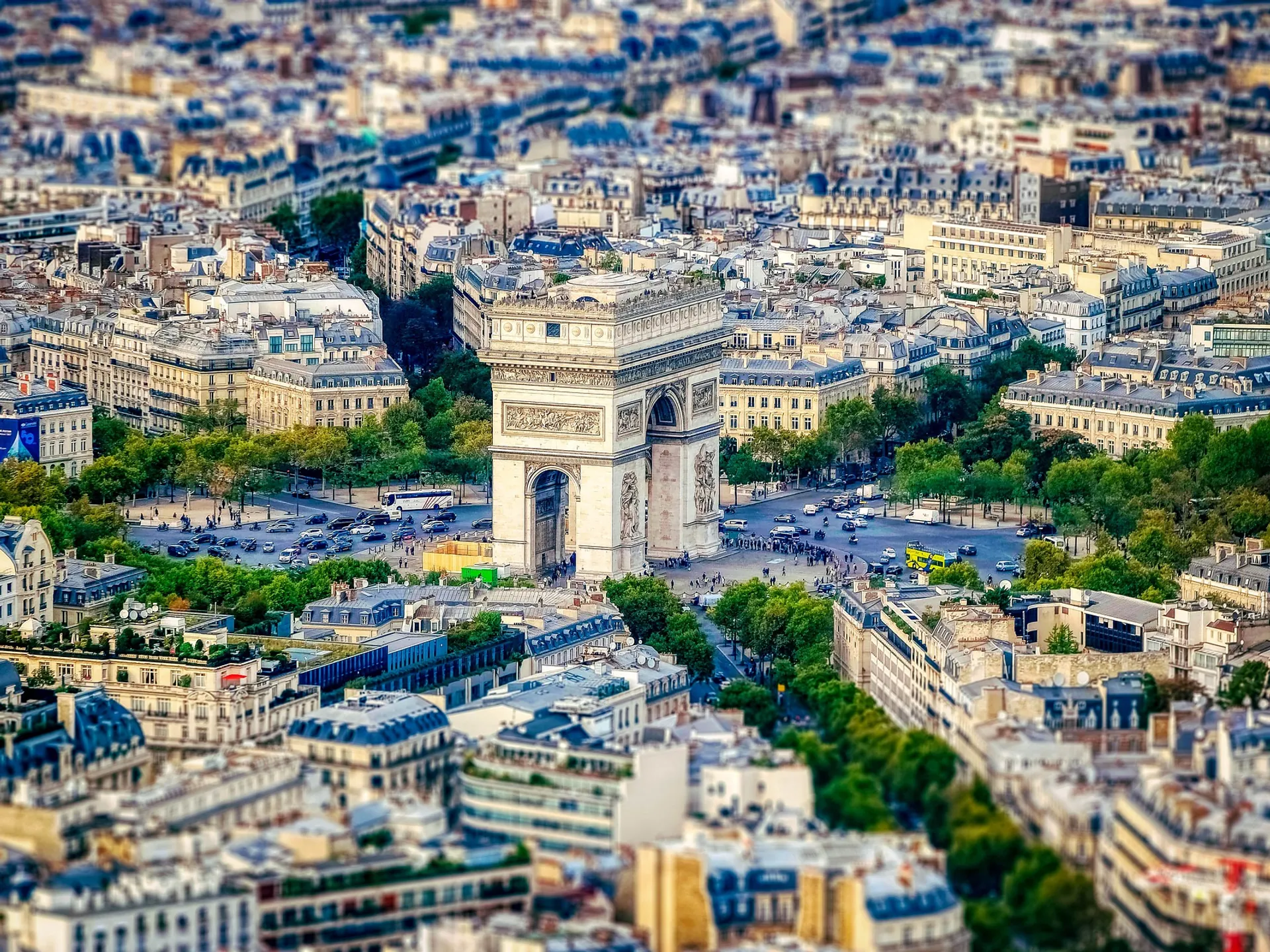 Vista aérea del Arco del Triunfo, Paris, Buendía Tours