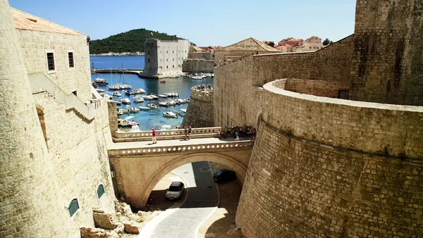 excursion-montenegro-desde-dubrovnik_kotor_perast_muralla_croacia_buendia.jpg