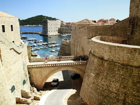 excursion-montenegro-desde-dubrovnik_kotor_perast_muralla_croacia_buendia.jpg
