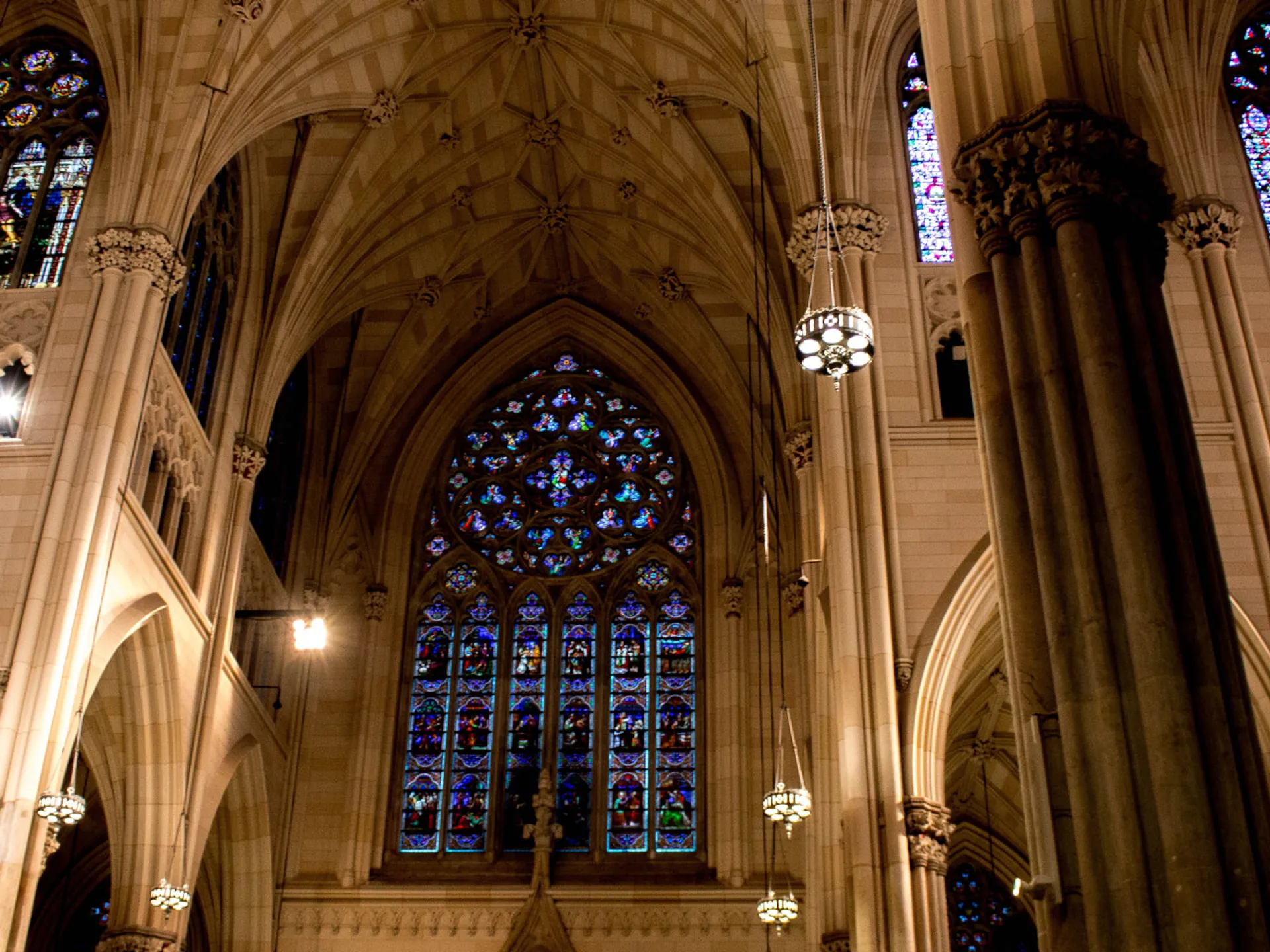 Vista interior de la Catedral de San Patricio - Catedral de San Patricio - Qué ver en Nueva York - Guía de Viajes Nueva York - Buendía Tours