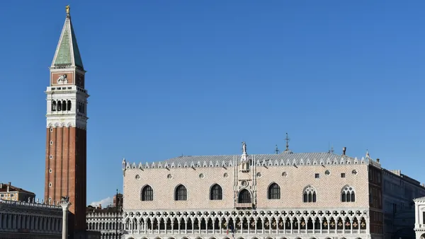 Palacio Ducal y Campanile de San Marcos en Venecia