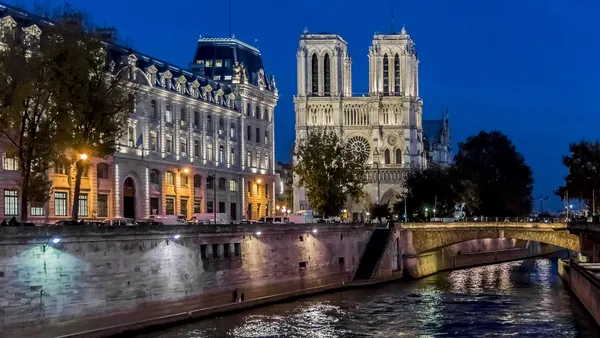 Notre Dame, una iglesia que, a pesar de su belleza, guarda historias de maldiciones.