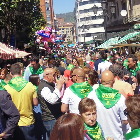 Calle Gascona de Oviedo en el día de la prueba de la sidra