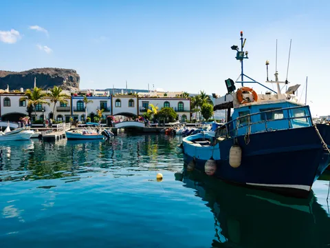 Embarcaciones en el puerto de Mogán, una estampa preciosa en la conocida como la Pequeña Venecia.