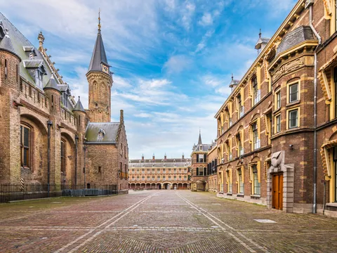 El Binnenhof es un complejo de edificios situado en el centro de la ciudad, te los enseñamos.