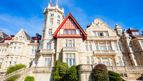 Fachada principal del Palacio de la Magdalena, Santander