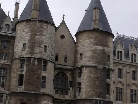 Torre de la Cesar y torre Plata de la Conciergerie