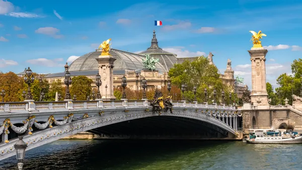 Grand Palais, uno de los museos que se encuentran cerca del río Sena y que se ven en este free tour por París.