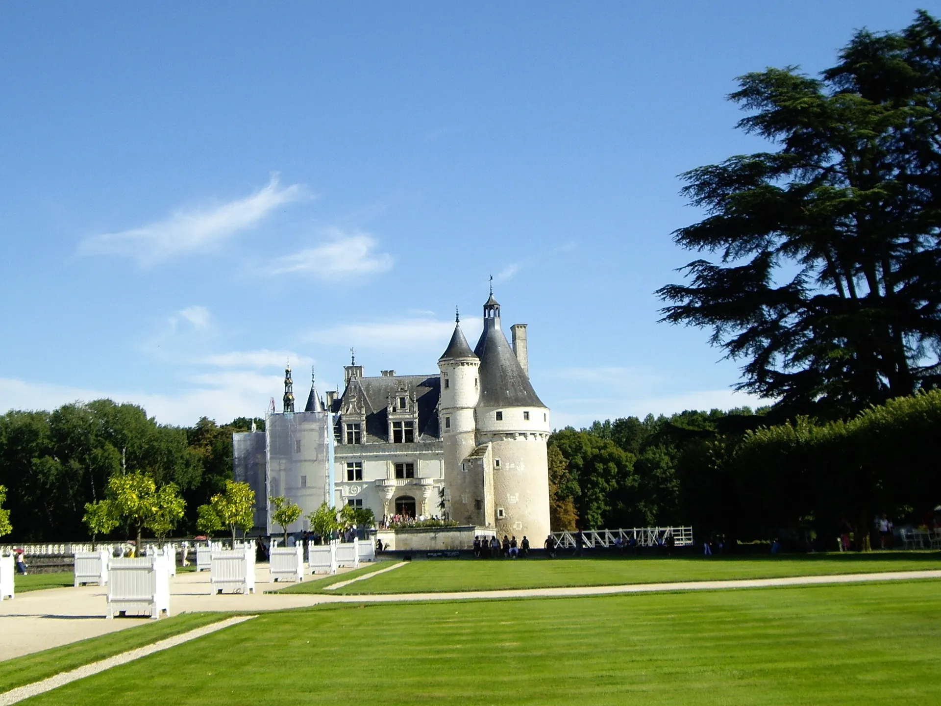 Una de los momentos más graciosos de la primera temporada tiene lugar en este chateau entre Emily y Timothée, el hermano de Camille.
