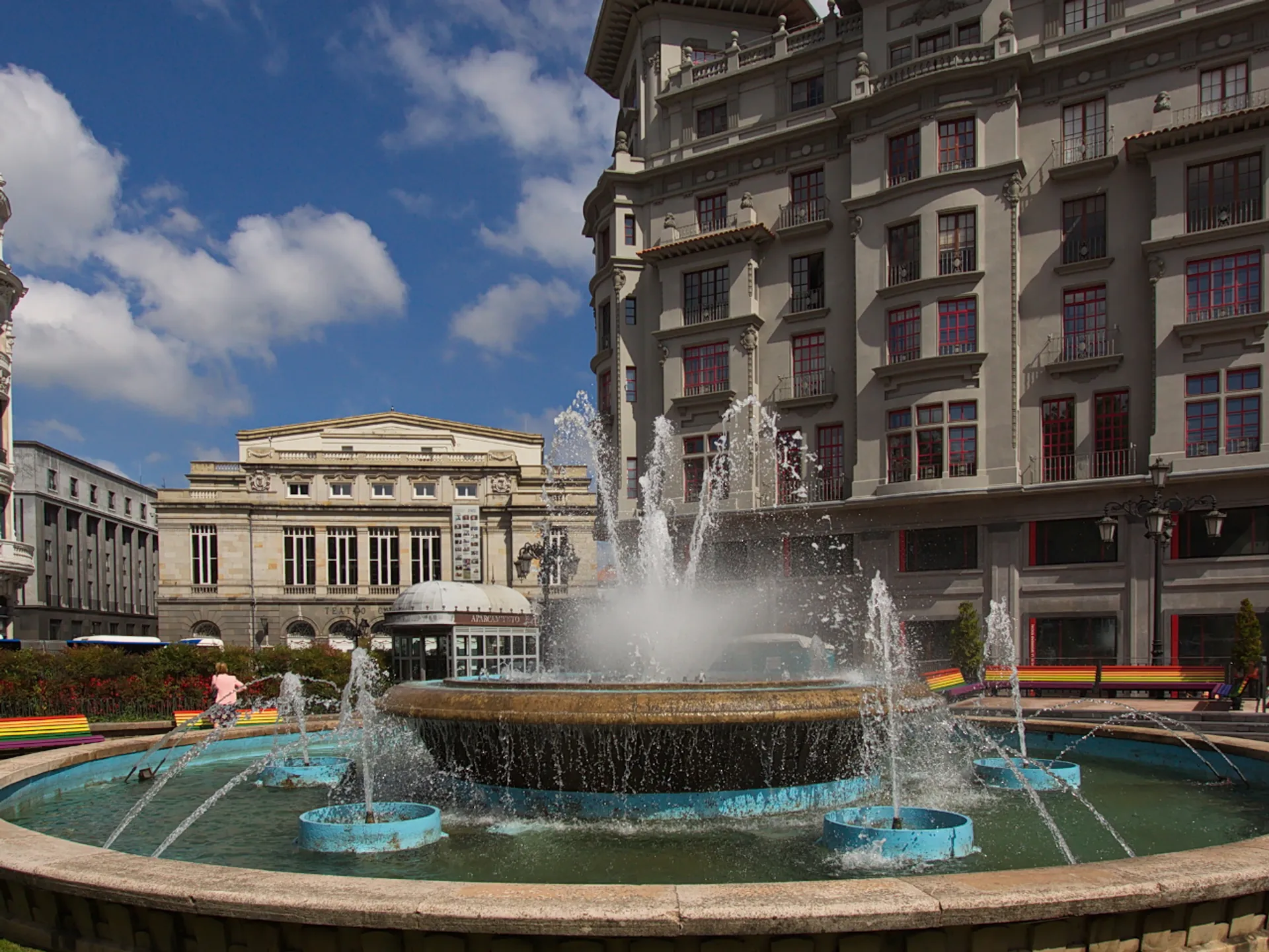 Plaza de la Escandalera con Teatro Campoamor - Teatro Campoamor - Qué ver en Oviedo - Guía de Viajes Oviedo - Buendía Tours