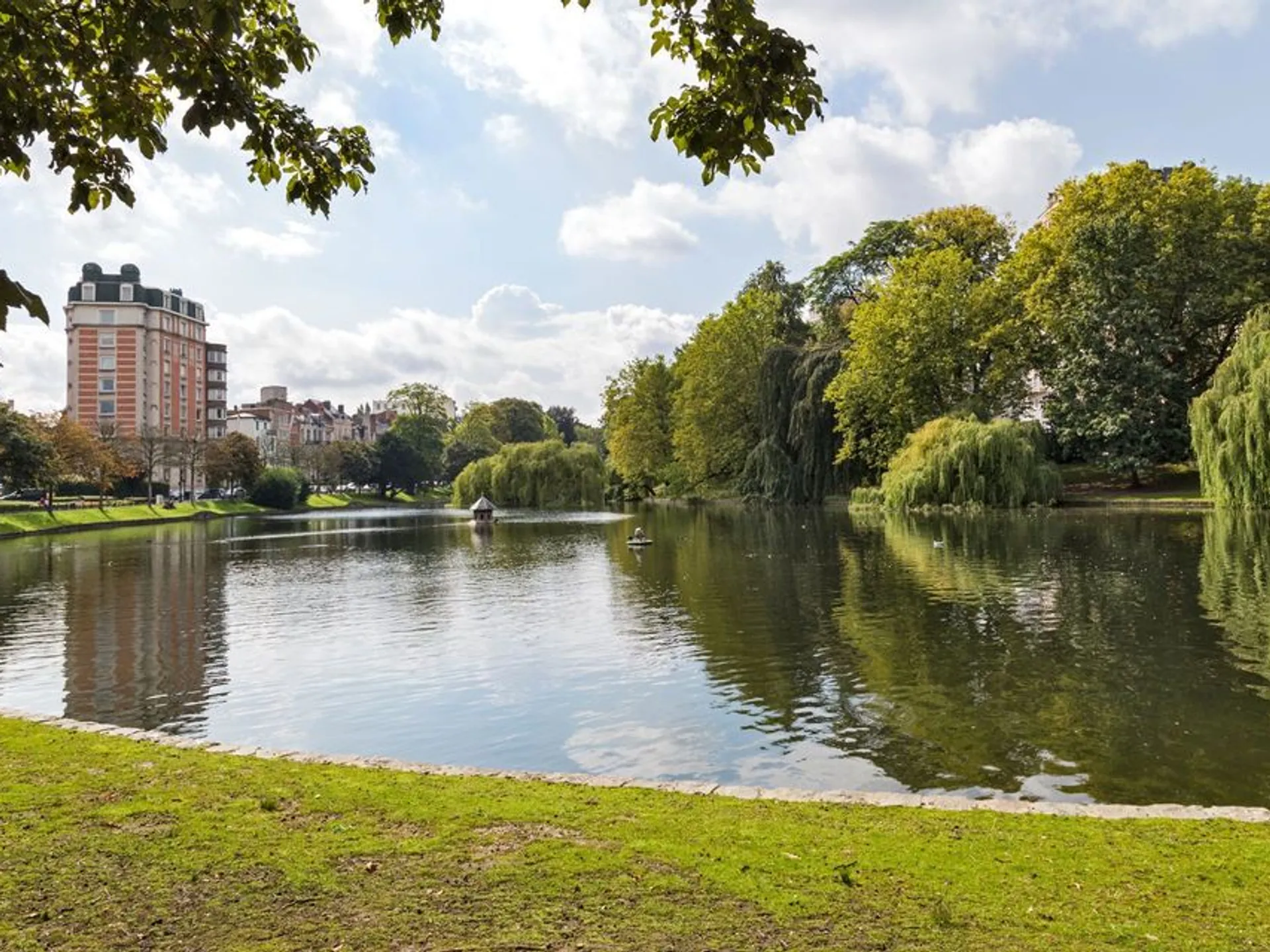 Estanque de Ixelles, Place Flagey