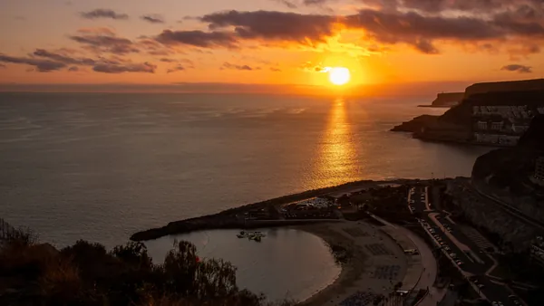 atardecer Puerto Rico Gran Canaria catamarán