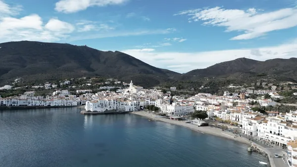Excursión a Girona, Figueres y Cadaqués desde Barcelona con entrada opcional al Museo Dalí - buendía