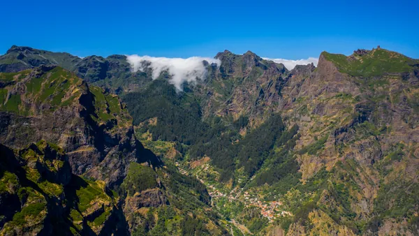 excursión 4x4 Madeira Funchal Acantilados Valles Degustacion Vino Skywalk