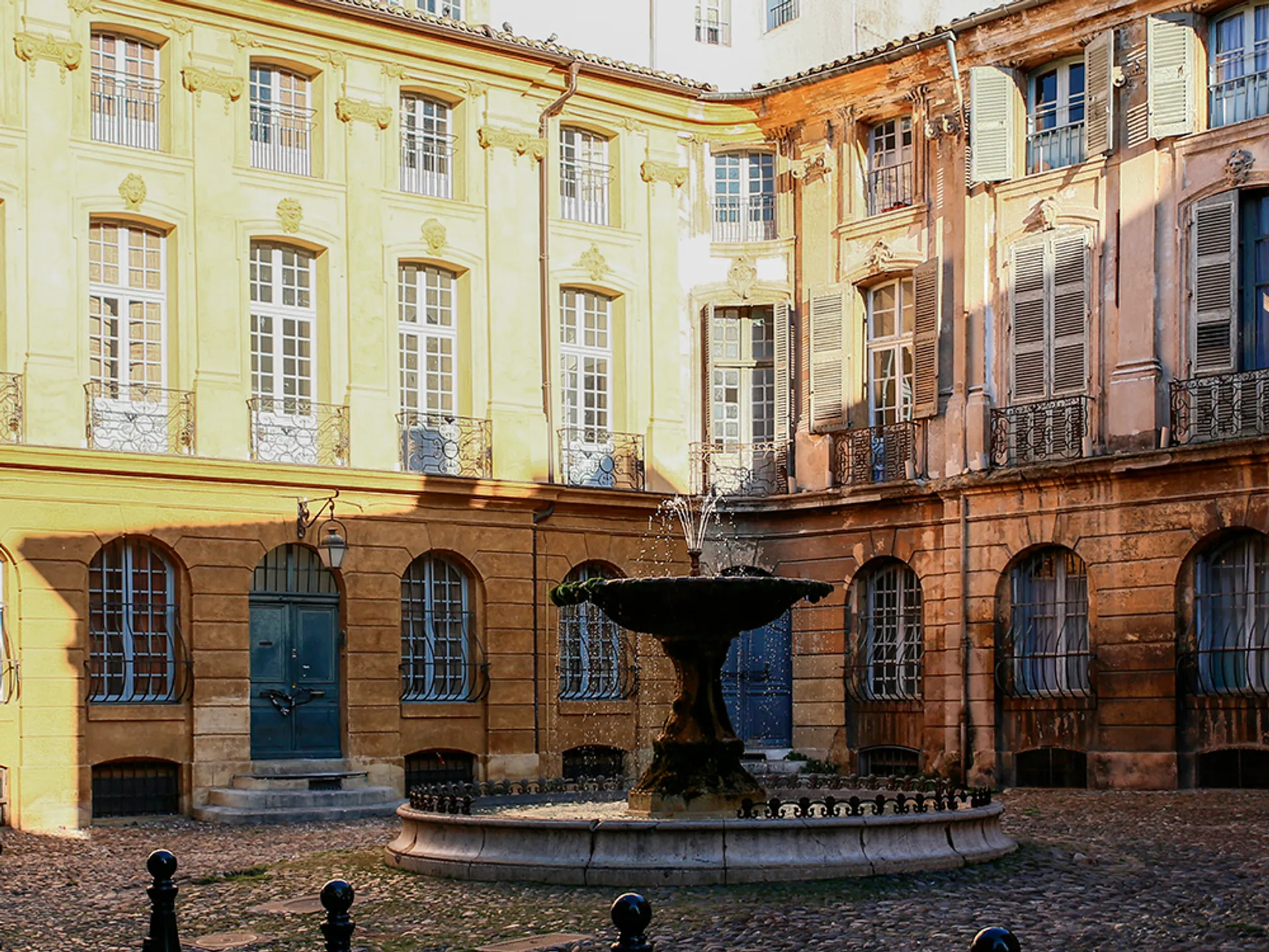 Plaza de Albertas - HOME Aix en Provence - Guía de Viajes Aix en Provence - Buendía