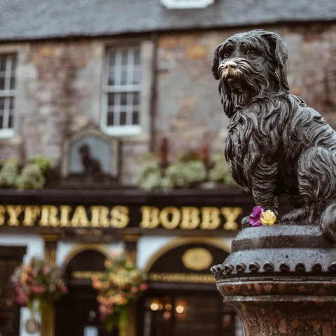 Greyfriars Bobby - Greyfriars Bobby Statue - Qué ver en Edimburgo - Guía de Viaje Edimburgo - Buendía Tours