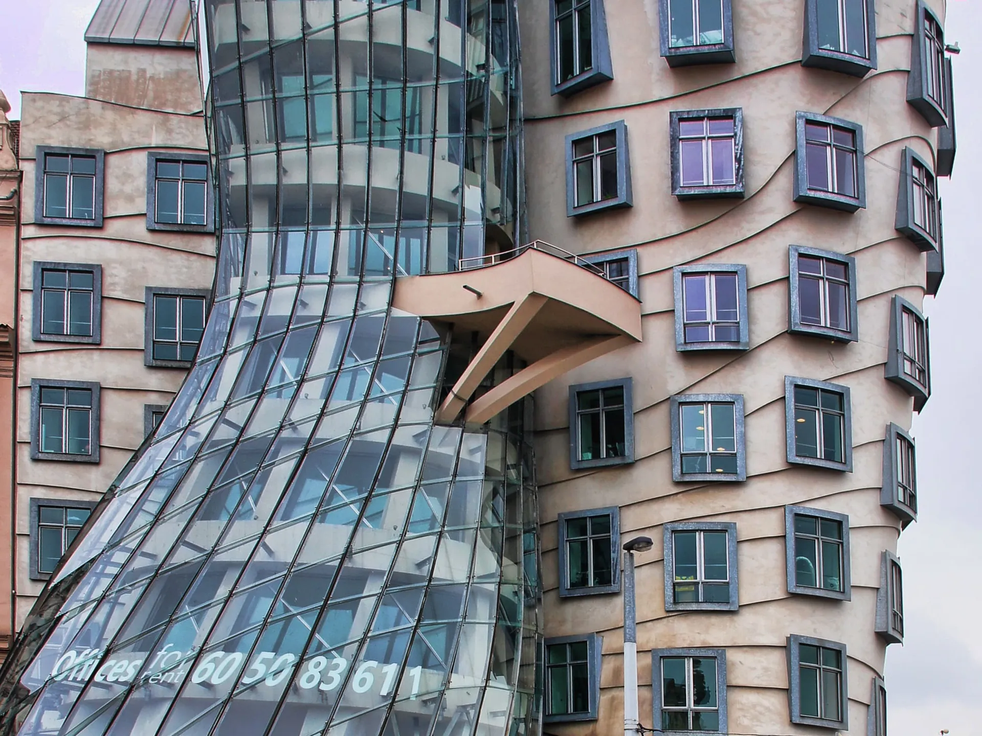 Casa Danzante en la Ciudad Nueva de Praga - Qué ver en Praga - Guía de viaje Praga - Buendía Tours