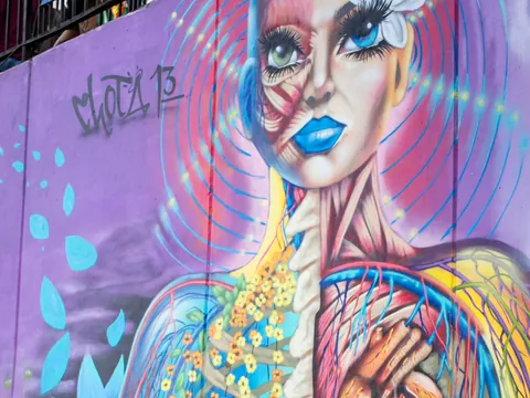 grafiti-tour-comuna13-medellin_0.jpg