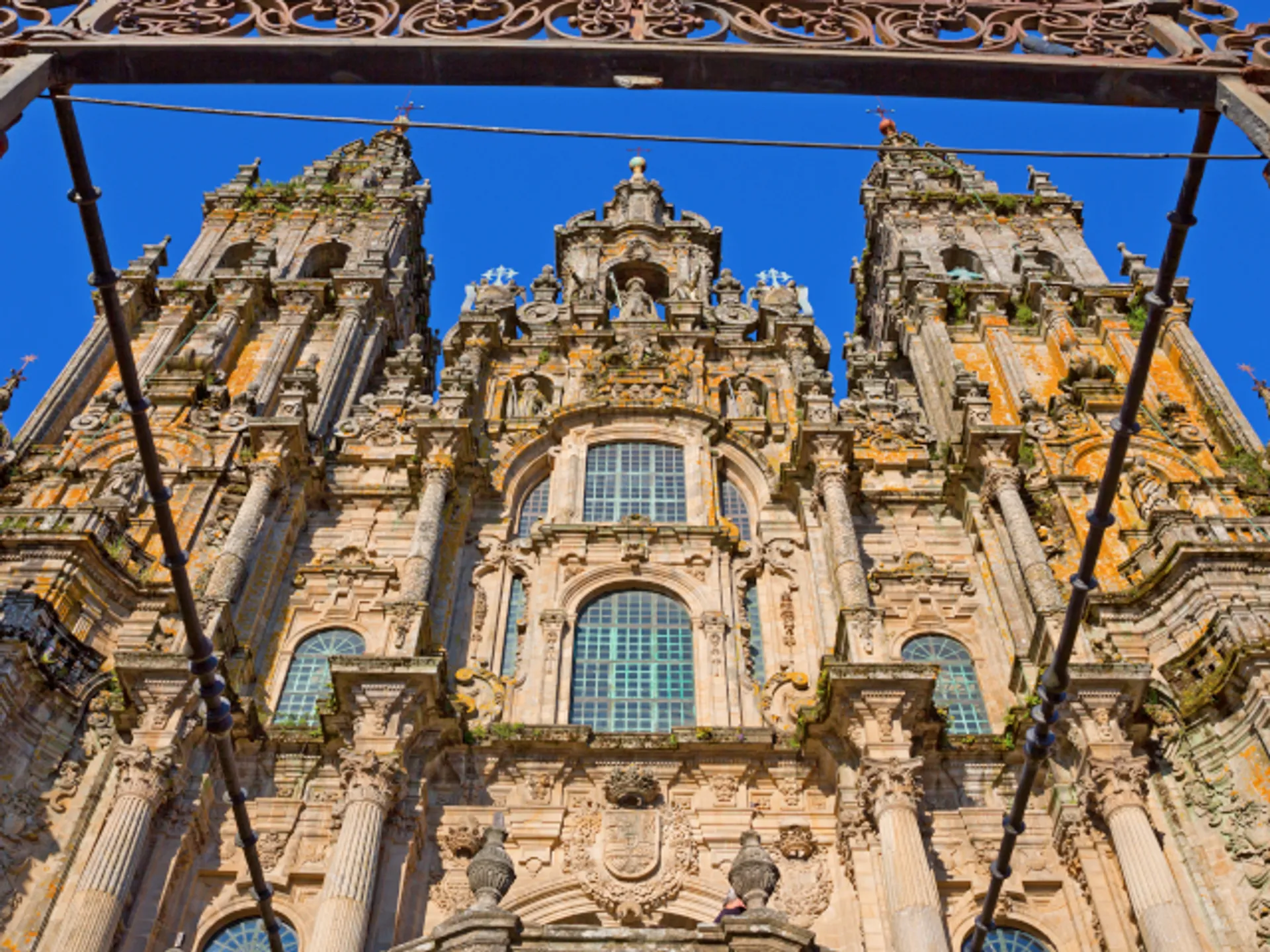 Catedral de Catedral de Santiago - Qué ver en Santiago - Guía de viaje Santiago de Compostela - Buendía Toursde Compostela de noche iluminada