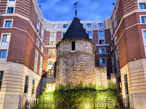 Torre Negra de Bruselas, el lugar perfecto para descubrir los misterios de la ciudad.
