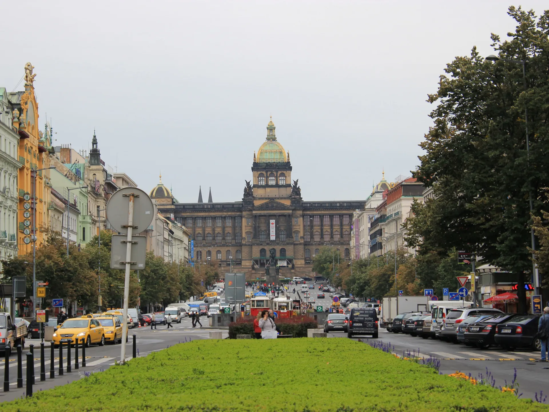Plaza de Wenceslao - Qué ver en Praga - Guía de viaje Praga - Buendía Tours