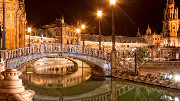 free tour nocturno Sevilla misterios leyendas visita guiada gratis Plaza España