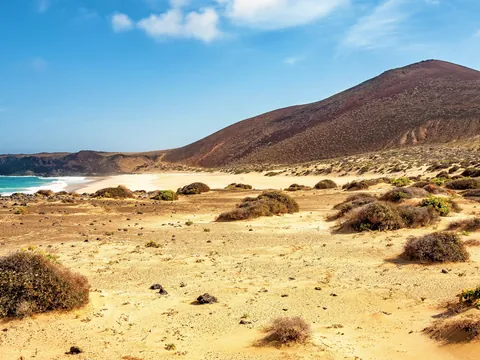 Playa de arena dorada en la Isla Graciosa.
