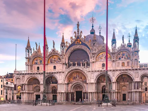 Fachada de la Basílica de San Marcos en la Plaza San Marcos de Venecia