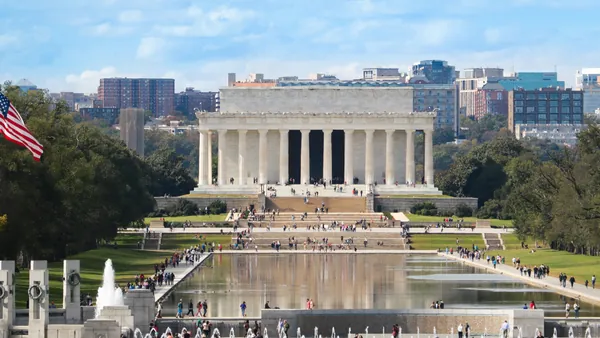 **Alt sugerido (≤80 caracteres):** Monumento Lincoln Memorial en Washington D. C., Estados Unidos
