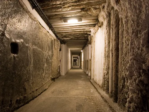 Pasillo subterráneo de las minas de sal de Wieliczka, Polonia