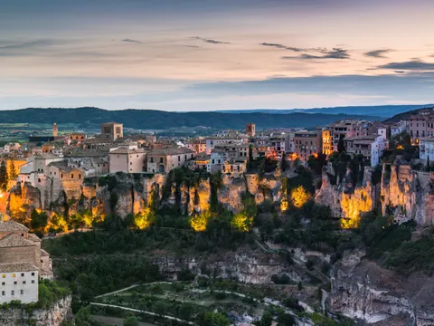 Tour a pie Cuenca nocturna y visita guiada a la Ciudad Encantada