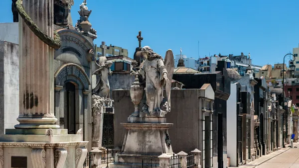 cementerio-recoleta-tour-grupos-reducidos-buenos-aires.jpg