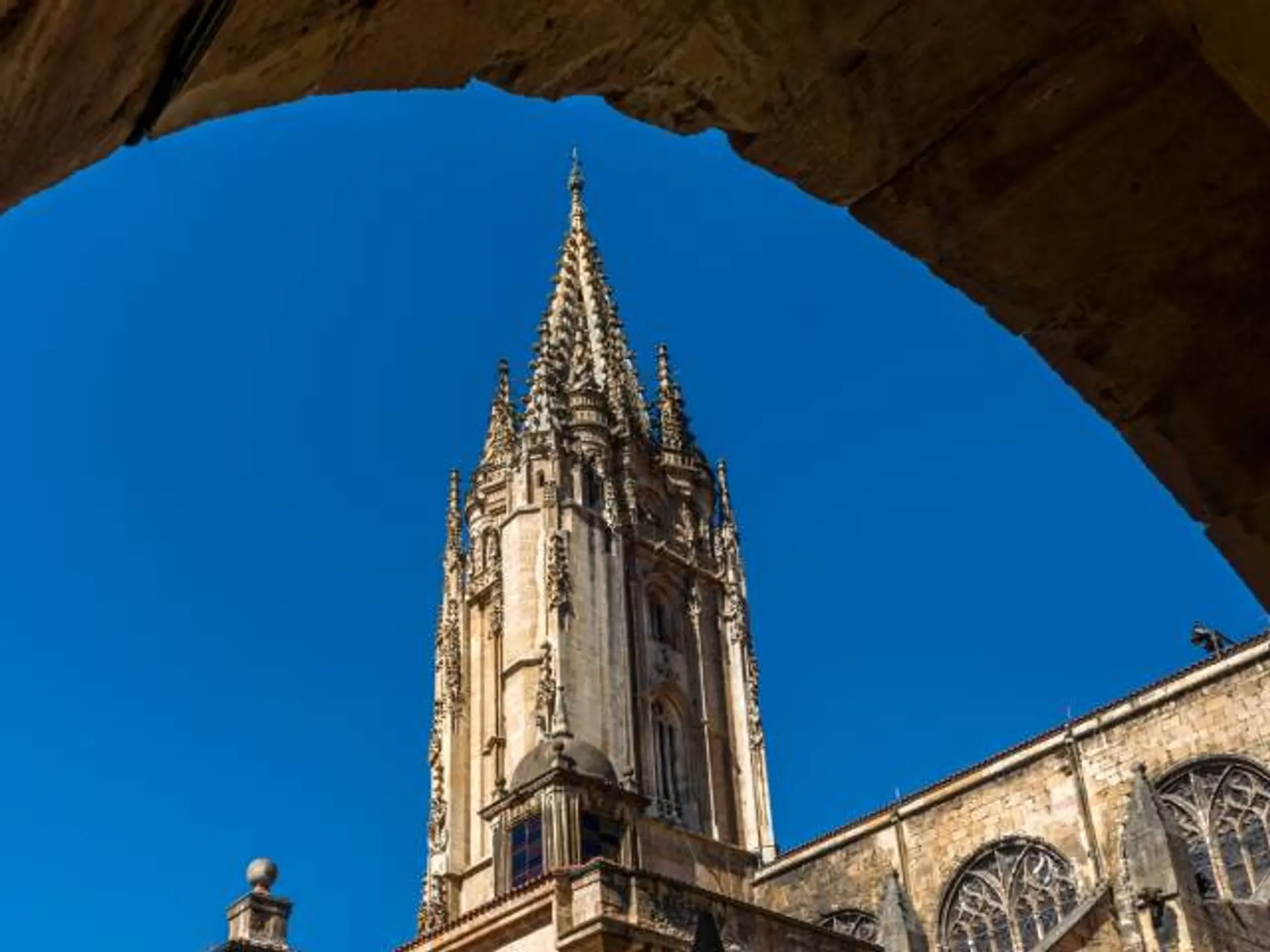 Torre Catedral de Oviedo - Qué ver y qué hacer en Oviedo y sus alrededores - Blog - Buendía Tours