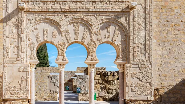 Puerta de la Casa Jafar en Medina Azahara, uno de los principales atractivos de esta histórica ciudad.