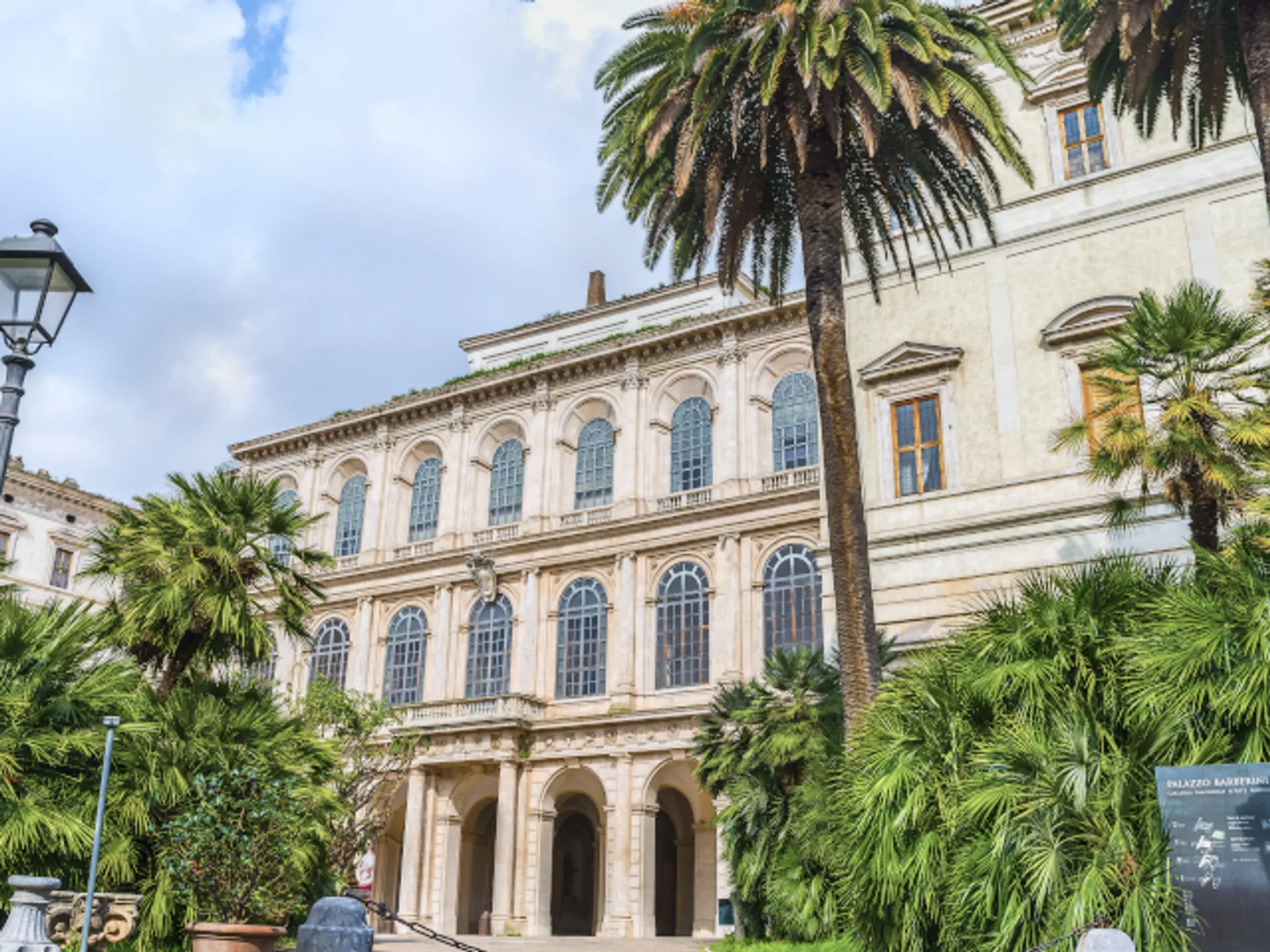 Vista del Palacio Barberini - Palacio Barberini - Museos de Roma - Qué ver en Roma - Guía de Viajes Roma - Buendía Tours