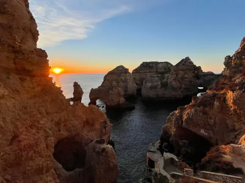paseo en barco atardecer Algarve