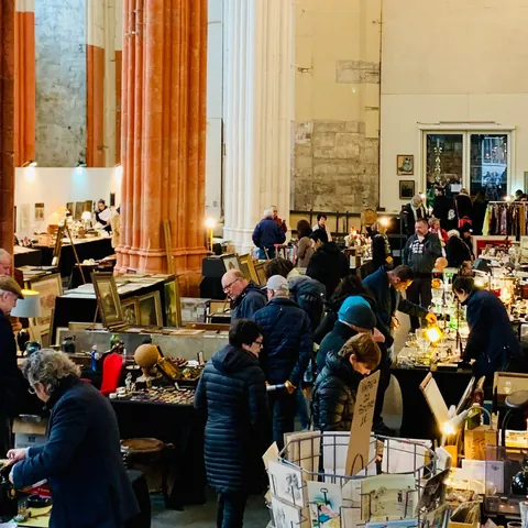 Mercado en una Iglesia de Gante