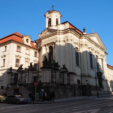 Iglesia San Cirilo y San Metodio - Qué ver en Praga - Guía de viaje Praga - Buendía Tours