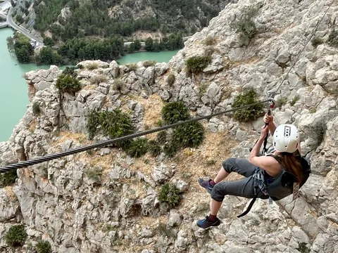 Tirolina sobre el embalse del Chorro, vía ferrata Caminito del Rey