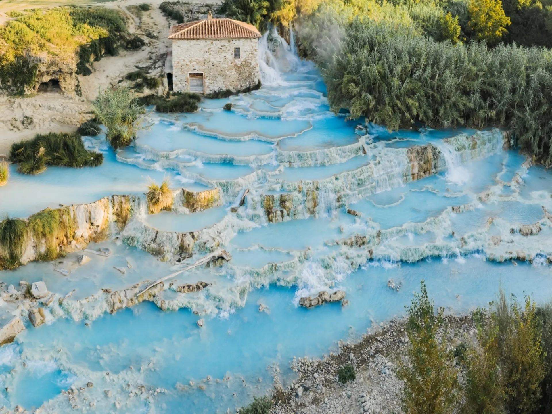 Termas de Saturnia -Los sitios más espectaculares de Italia- Buendía Tours