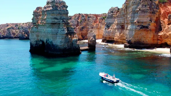 paseo en barco Costa Lagos Ponta Piedade Grutas Ponta Delgada Crucero catamarán Algarve