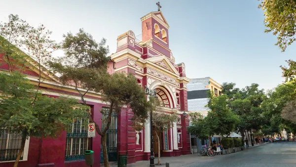 Edificio colonial en el Barrio de Lastarria, uno de los más famosos de la capital de Chile.