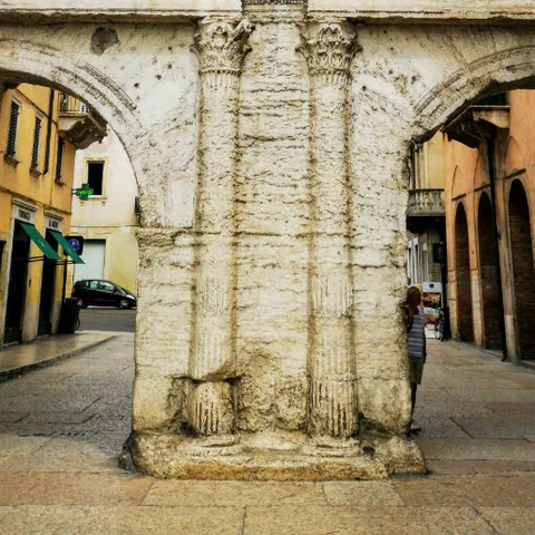 Porta Borsari - Qué ver en Verona - Guía de viaje Verona - Buendía Tours