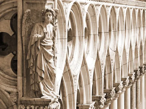 Detalles escultóricos del exterior del Palacio Ducal de Venecia