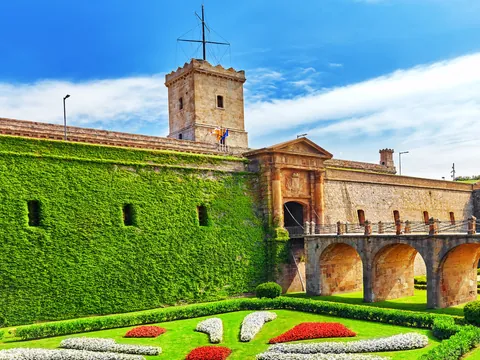 Castillo de Montjuic en la cima de la montaña de Montjuic, Barcelona