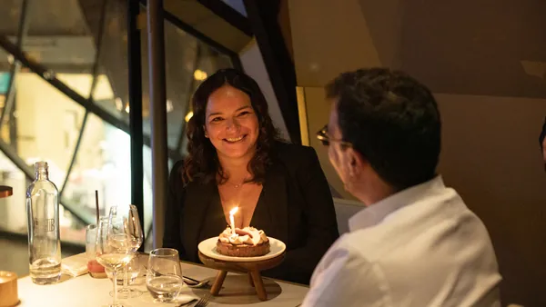 También es idóneo para celebrar alguna ocasión especial, como un cumpleaños, un aniversario o, incluso, una pedida de mano. Más romántico, imposible.