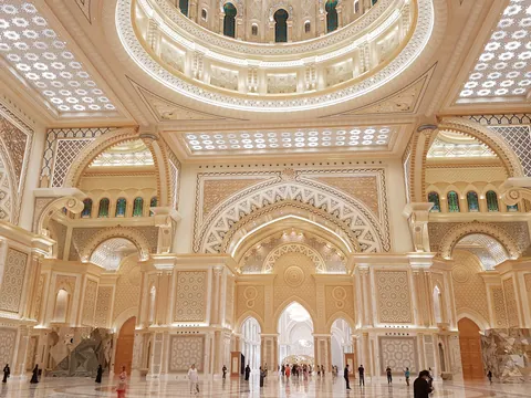excursión Abu Dabi desde Dubai visita guiada en Esapañol Palacio Presidencial Qsar al Watan Emiratos Arabes