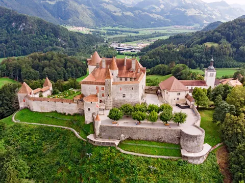 excursion-gruyeres-desde-ginebra_castillo-medieval_suiza_buendia (1).jpg